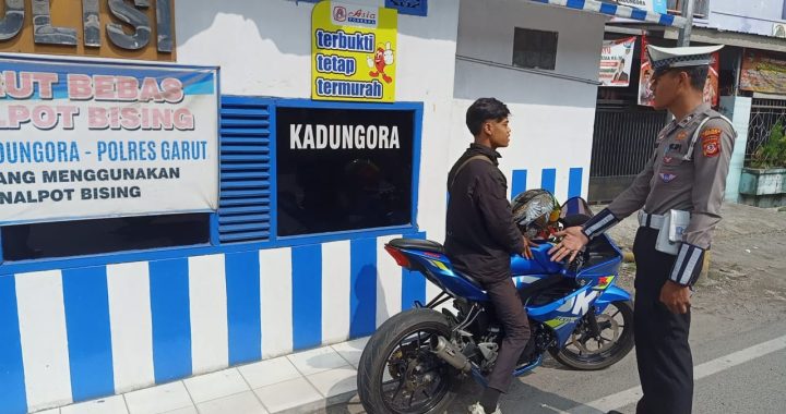 Personil Unit Lalu Lintas Polsek Kadungora Giat Penertiban Knalpot tidak sesuai dengan Spesifikasi.