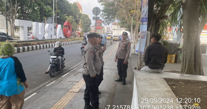 Anggota Polsek Garut Kota Lakukan Patroli Dialogis Guna Memberikan Rasa Aman