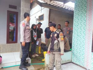 Jelang siang hari, polsek banjarwangi patroli