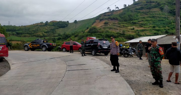 Jelang siang hari, Polsek banjarwangi patroli