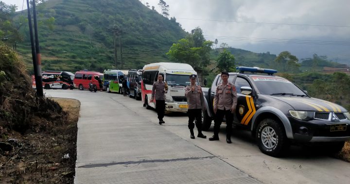 Polsek banjarwangi laksanakan patroli siang