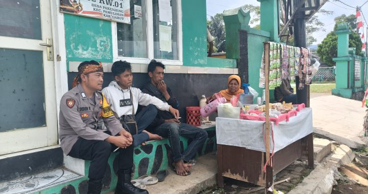 Bhabinkamtibmas Polsek Pamulihan  Polres Garut Polda Jabar Melaksanakan Kegiatan Sambang RW sebagai Implementasi Quick Wins Presisi Polri, Minggu   (01 /09/2024)