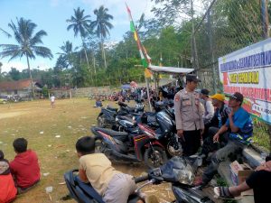 Polsek banjarwangi laksanakan patroli jelang siang hari