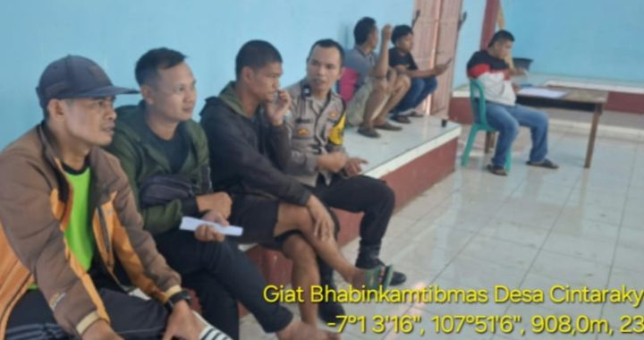 Bhabin polsek samarang berikan himbauan kamtibmas di desa cisarua