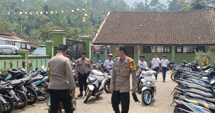 Polsek Pakenjeng melaksanakan Penertiban Knalpot Brong di Kampung Arinem Desa Jayamekar