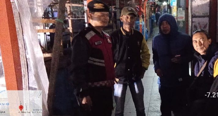 Bripka Ivan Anggota Samapta Polsek Garut Kota Lakukan Patroli Dialogis Malam