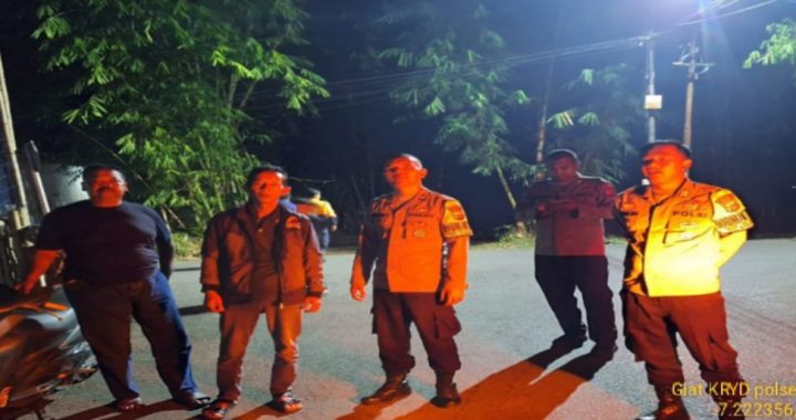 Panit samapta polsek samarang pimpin giat patroli kryd malam