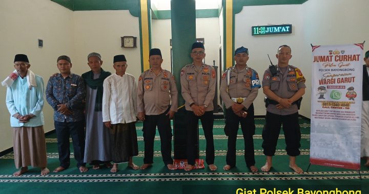 KAPOLSEK BAYONGBONG GIAT JUMAT CURHAT DALAMRANGKA MEMBERIKAN PESAN-PESAN KAMTIBMAS PADA WARGA DAN TOKOH MASYARAKAT KEC. BAYONGBONG