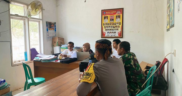 Ngariung Kamtibmas Polsek Pameungpeuk Bersama Warga Ciganti Desa Bojong Dalam Ops Mantap Praja