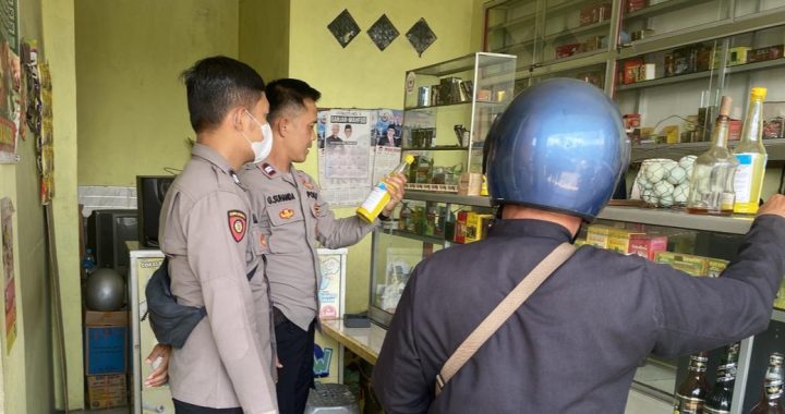 Unit Samapta Polsek Garut Kota Monitoring Peredaran Miras Di Toko Jamu