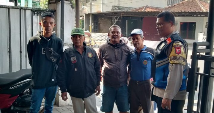 Aiptu Erie Bhabinkamtibmas Polsek Garut Kota Himbau Kamtibmas Terhadap Warga Kampung Panjiulung