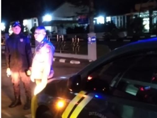 Panit samapta polsek samarang lakukan patroli lautan biru di desa parakan