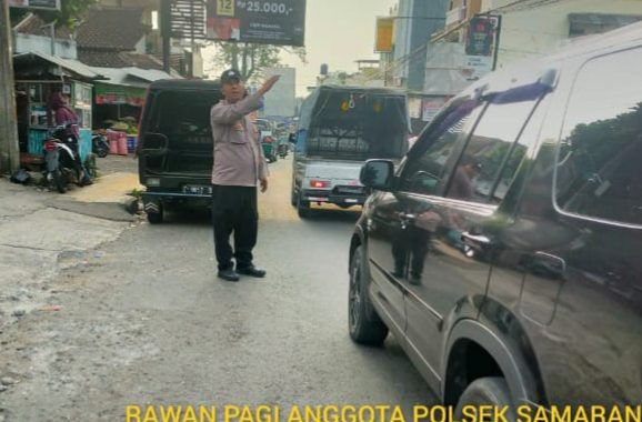 Personil polsek samarang rutin laksanakan pengaturan arus lalin