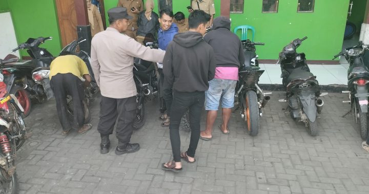 Cegah Penggunaan Knalpot Brong, Kapolsek Cisurupan Lakukan Razia Kendaraan