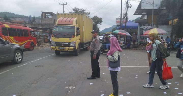 Polsek leles polres garut berikan pelayanan  jam rawan pagi di sp3 skj  leles