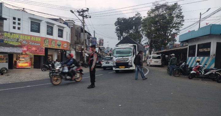 Anggota Piket  Polsek Cisurupan Melaksanakan Patroli Sore