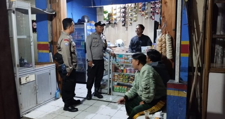 polsek banyuresmi anggta patroli malam secara dialogis