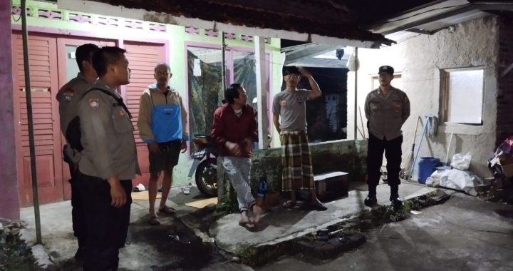 polsek banyuresmi samapta patroli malam sekitar perumahan warga