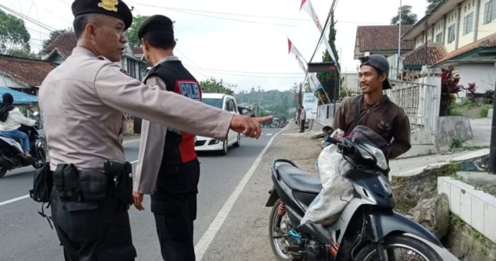 Cegah Penggunaan Knalpot Brong, Kapolsek Cisurupan Lakukan Razia Kendaraan