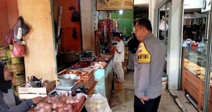 BHABINKAMTIBMAS LAKSANAKAN PENGECEKAN HARGA BAPOKTING