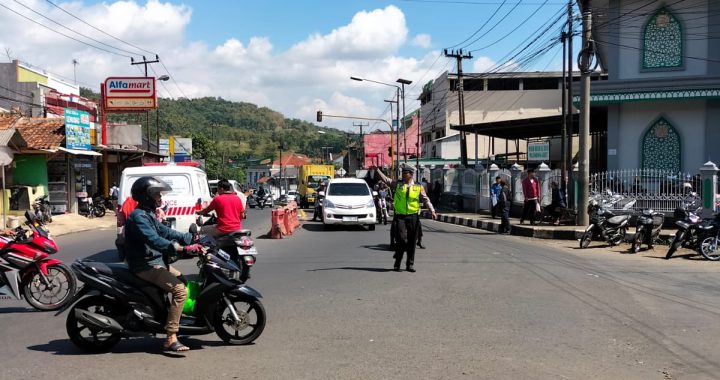 Gatur Lalin Pagi Personel Polsek Malangbong Polres Garut