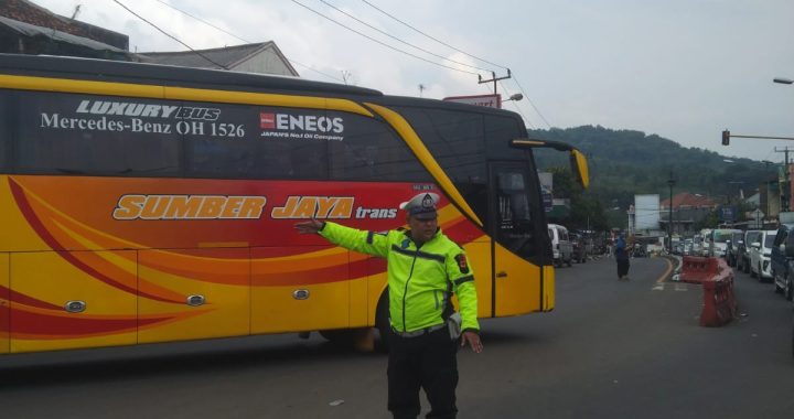 Gatur Lalin Sore Personel Polsek Malangbong Polres Garut