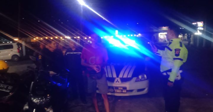 Dalam Memberikan Rasa Aman,  Polsek Malangbong Laksanakan Blue Light Patrol