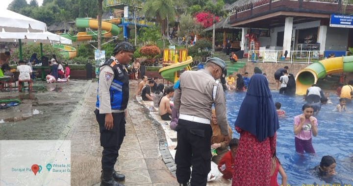 Polsek Pasirwangi melaksanakan siluturahmi kepada pengunjung objek wisata darajat