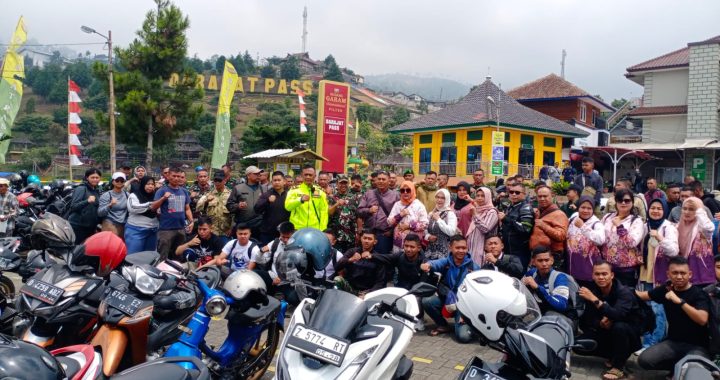 Kapolsek Pasirwangi melaksanakan sambang dalam acara touring ajenrem fi darajat pass