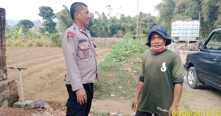 Anggota Polsek CIkajang Laksanakan Sambang Warga