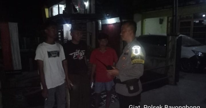 MEMBERIKAN PERLINDUNGAN KEPADA MASYARAKAT ANGGOTA POLSEK BAYONGBONG DAN POLSUBSEKTOR CIGEDUG  GIAT KRYD SILATURAHMI KAMTIBMAS MALAM GARUT LAUTAN BIRU