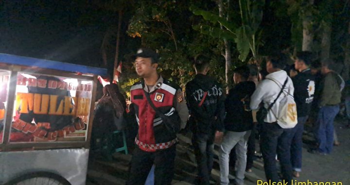 Anggota polsek limbangan melaksanakan patroli KRKYD lautan biru di desa ciwangi