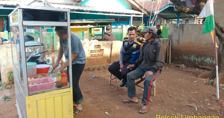 Anggota binmas polsek limbangan lakukan himbauan kepada warga sekitar