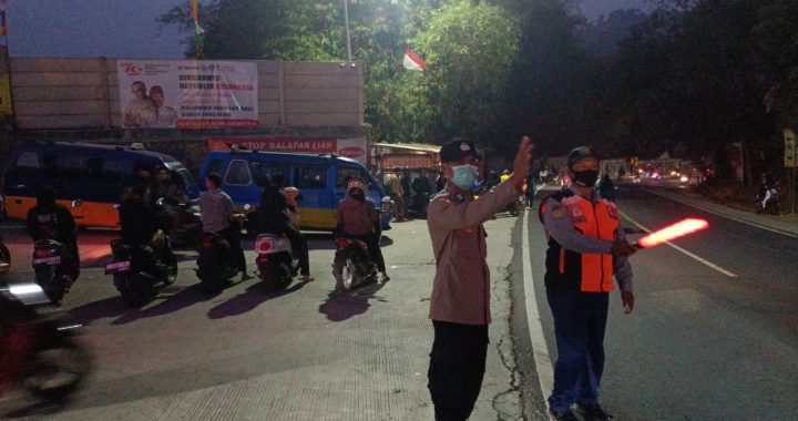 Anggota polsek limbangan laksanakan giat gatur rawan sore