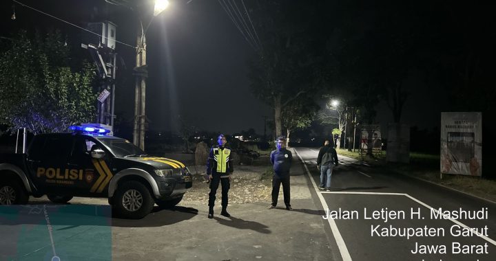 patroli malam polsek sukawening sampaikan himbauanj kamtibmas