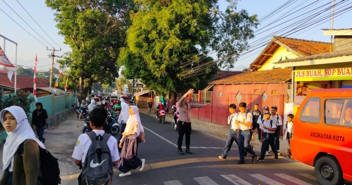 polsek banyuresmi unit samapta jam rawan pagi di smp muslimin