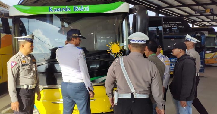 Satlantas Polres Garut Gelar Ramchek Kendaraan Umum di Terminal Guntur