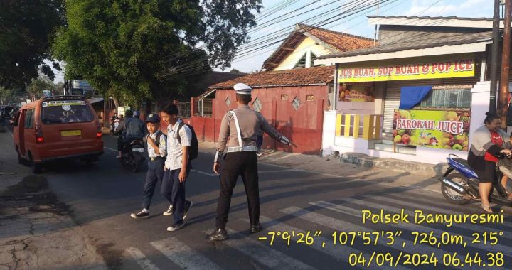 polsek banyuresmi anggota kegiatan jam rawan pagi di smp muslimin