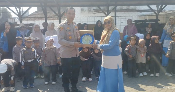 Kunjungan Edukatif TK Al Kamilah Ke Polsek Limbangan