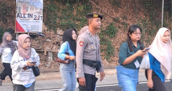 Unit patroli polsek limbangan laksanakan pengaturan arus lalin