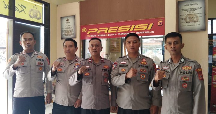 MELAKSANAKAN TUGAS DENGAN TANGGUNG JAWAB ANGGOTA POLSEK BAYONGBONG DAN POLSUBSEKTOR CIGEDUG  GELAR SERAH TERIMA PIKET JAGA LAMA OLEH PIKET JAGA BARU