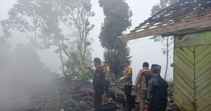 Kebakaran Hebat di Talegong Tiga Unit Rumah Sekaligus