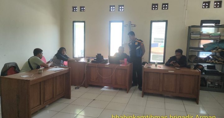 Giat ngariung kamtibmas bersama pegawai kantor desa oleh anggota polsek limbangan