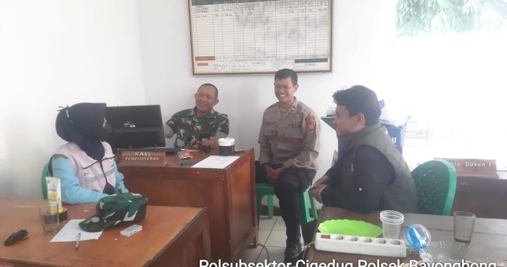 SINERGITAS TNI-POLRI ANGGOTA POLSEK BAYONGBONG DAN POLSUBSEKTOR CIGEDUG  GIAT PATROLI SAMBANG WARGA DAN MEMBERIKAN PESAN PESAN PADA WARGA DAN TOKOH MASYARAKAT