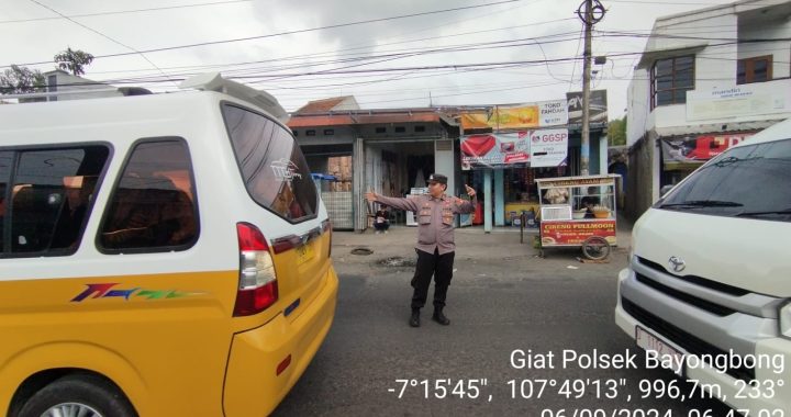 ANTISIPASI KEMACETAN DAN KECELAKAAN, POLSEK BAYONGBONG GIAT GATUR RAWAN PAGI