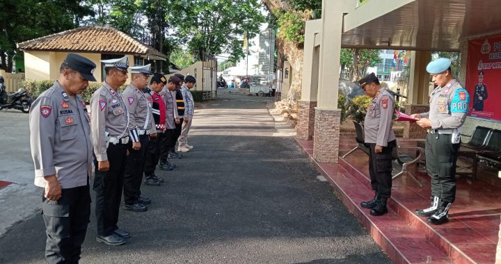 Kapolsek Tarogong Kidul Pimpin Apel Pagi untuk Tingkatkan Kesiapsiagaan dan Koordinasi