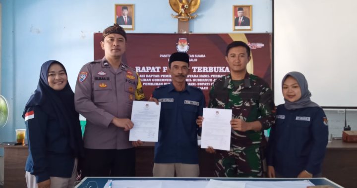 Aipda Hilman, SE Monitoring Rapat Pleno Terbuka Rekapitulasi Daftar Pemilih Sementara Hasil Perbaikan (DPSHP) Tingkat Desa. Mekargalih Kec. Tarogong Kidul Kab. Garut