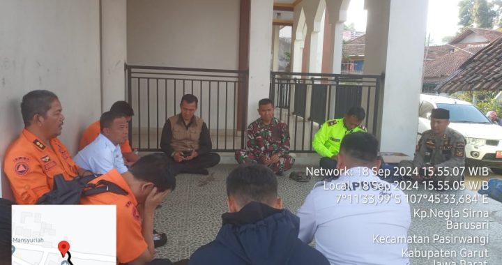 Kapolsek Pasirwangi mendampingi Tagana Kabupaten monitoring pasca gempa