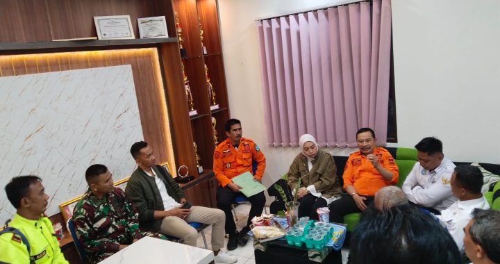 Kapolsek Pasirwangi mendampingi PJ Bupati pengecekan Dampak Pasca Gempa