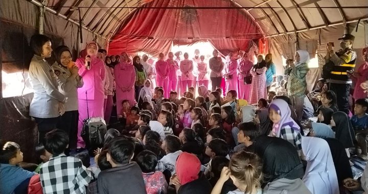 Polsek Pasirwangi melaksanakan Trauma Healing kepada anak terdampak Gempa